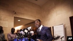 參加談判的貝寧總統雅伊