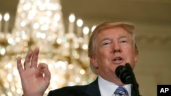 川普总统在白宫举行的“美国制造”活动上发表讲话。（2017年7月17日）