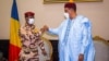 Shugaban rikon kwarya a Chadi, Mahamat Idriss Deby, hagu da Shugaban Nijar Bazoum Mohamed, dama (Hoto: Fadar shugaban Nijar)