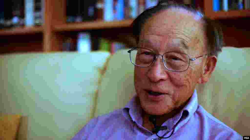 前底特律大学政治系主任戴鸿超教授（美国之音国符拍摄）