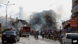 土耳其雷伊漢勒城在星期六發生汽車炸彈爆炸後現場情況