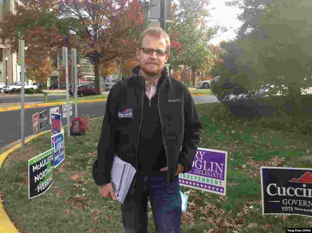 为共和党候选人助选的志愿工作者(美国之音杨晨拍摄)