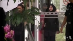 资料视频 被控毒杀金正男的两名女子庭审后离开法庭（2018年3月）