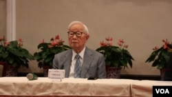 代表台灣參加今年APEC經濟領袖會議的台積電創辦人張忠謀於21日出席“APEC暨經濟領袖會議會後記者會”。 （美國之音李玟儀攝）