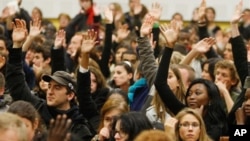 法国学生周五就关闭大学抗议政府进行投票