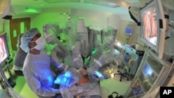 Dr. Gautam Jayram assists during prostate cancer surgery, University of Chicago Medical Center, Chicago, Sept. 13, 2011 (file photo).