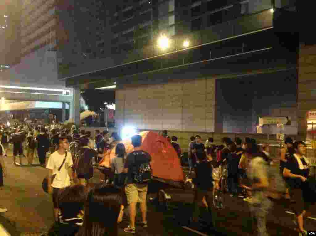 香港争真普选全民抗争星期二进入第3天（美国之音图片/海彦拍摄）