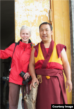 艾丽西亚·亨尼格2012年在青海旅行 （亨尼格提供）