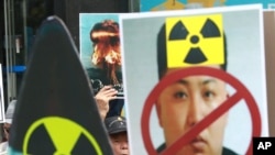 韩国民众2016年9月10游行抗议朝鲜进行核试爆。图为示威标语图案。