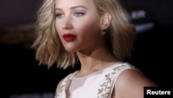 珍妮花羅倫斯演出的影片《饑餓遊戲》系列﹐已經獲得了一座奧斯卡獎座。