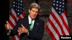 克里在选择美国投资峰会上讲话。