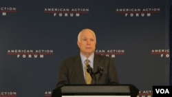 麦凯恩参议员在智库演讲(美国之音杨晨拍摄)