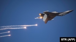 中國空軍殲-16戰機。