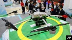 ​ໂດ​ຣນ DrN-35 ຖືກວາງ​ສະ​ແດງ​ຢູ່​ງານ​ວາ​ງ​ສະ​ແດງ​ເຮືອ​ບິນ​ໃນ​ປະ​ເທດ ສິງ​ກະ​ໂປ 2022, 15, ກຸ​ມ​ພາ, 2022.