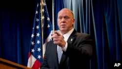 И.о. директора США Иммиграционной и таможенной службы Томас Хоман на пресс-конференции Министерства внутренней безопасности, 5 декабря 2017 года (архивное фото)