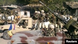 乍得士兵巡邏與尼日利亞接壤的邊境地區