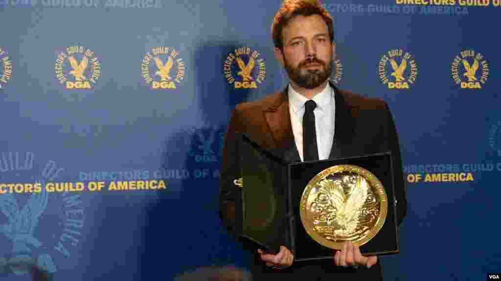 本&middot;阿弗列克赢得导演公会大奖（2013年2月，美国之音国符摄影）。他也是导演