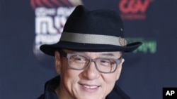 香港影星成龙参加Mnet亚洲音乐颁奖典礼。摄于2012年11月30日，香港。(资料照片)