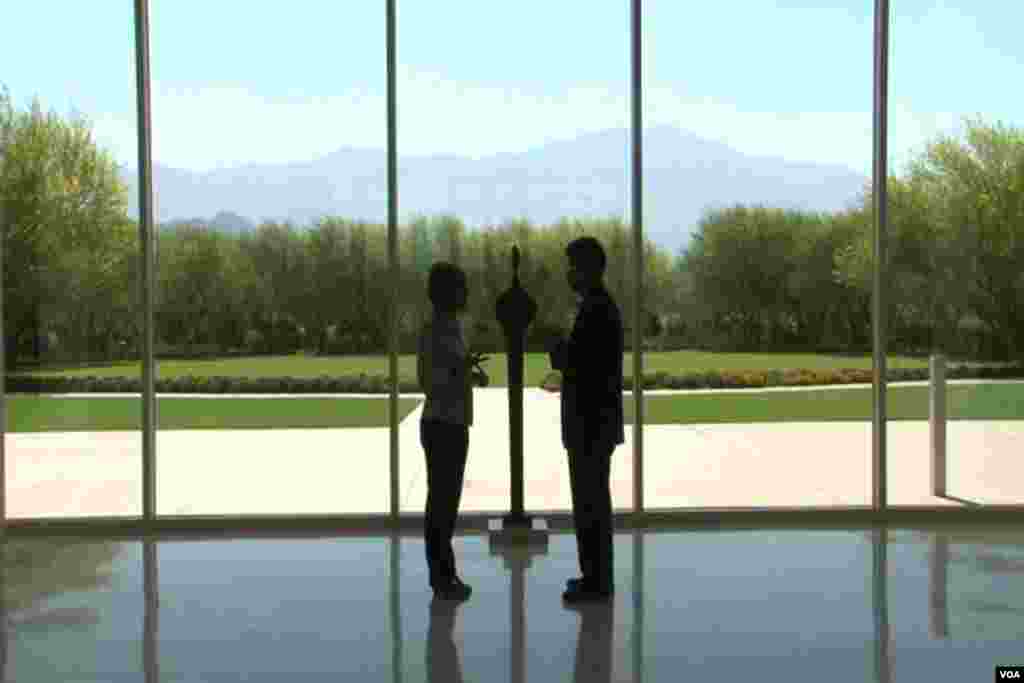 阳光之乡中心落地窗美景（美国之音包小祥拍摄）