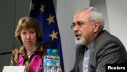 伊朗外交部长扎里夫（右）。