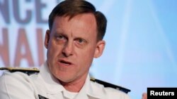 美国国家安全局局长麦克·罗杰斯上将在华盛顿第三届情报与国家安全年度峰会上讲话。（资料照片）