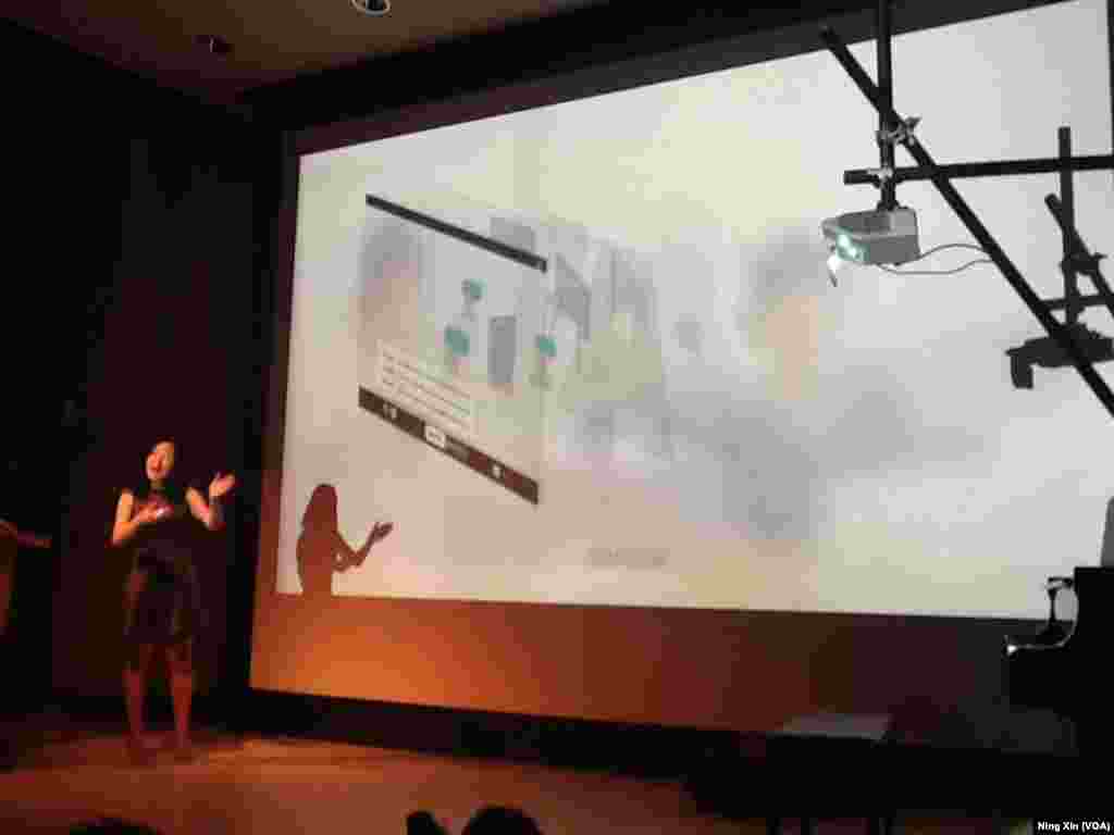 麻省理工学院中国学生姚力宁介绍自己的创意（美国之音宁馨拍摄）