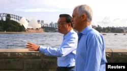 澳洲總理特恩布爾陪同到訪的中國總理李克強在悉尼海港觀光 (資料圖片)