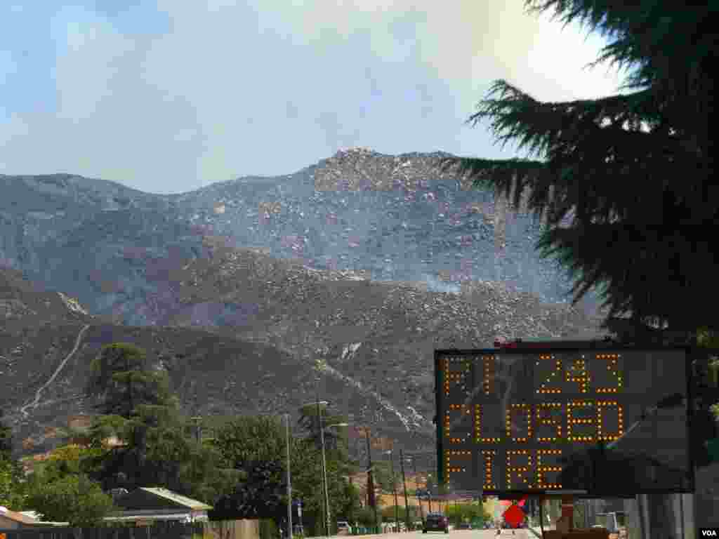 穿越山区的243高速路可能要封闭一周（美国之音国符拍摄）