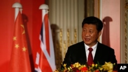 中國國家主席習近平在倫敦出席全英孔子學院和孔子課堂年會開幕式。（2015年10月22日）