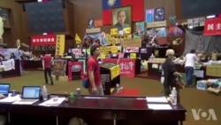 台占领立法院学生为星期四退场做准备