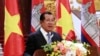 柬埔寨首相洪森在记者会上（美联社）