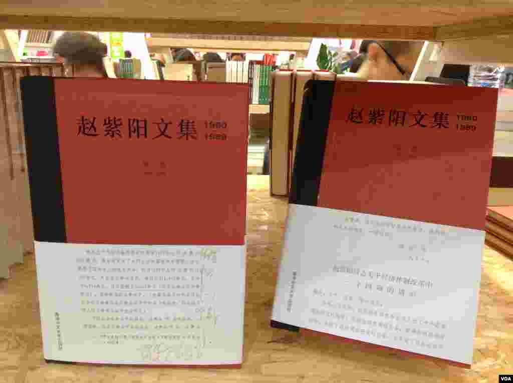 一年一度的香港書展7月20起在灣仔會展中心連續展出七天。據貿發局統計，共有640個書商參展，創下歷年新高，而主辦方也期待參觀人次可以再次突破百萬。