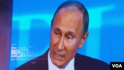 普京在新聞發布會上(美國之音白樺拍攝)