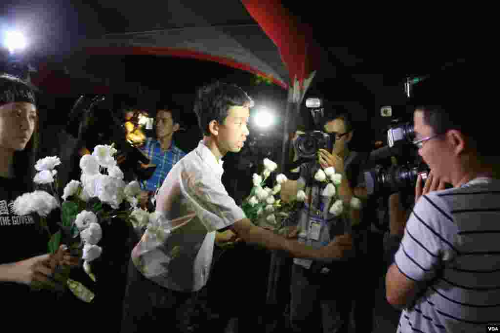 学生抗议“课纲微调”现场（美国之音杨明拍摄）