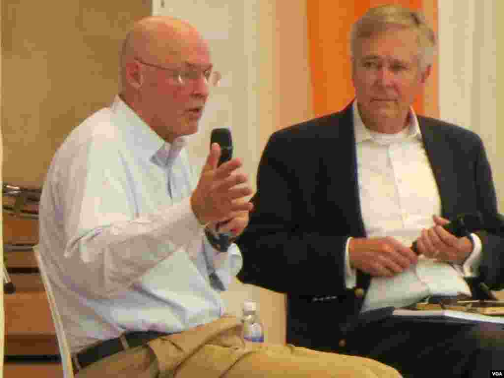美国前财政部长保尔森接受采访谈中国。（美国之音宁馨拍摄） 