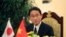 2016年5月6日，日本外相岸田文雄在河內與越南外長范平明會晤後在記者會上。
