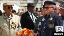 Пережившие Холокост Дэвид Монк и Мордехай Фукс (архивное фото)