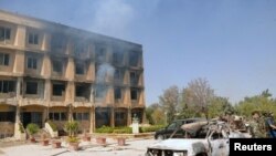 People watch the sun rise on New Year&#39;s Day in &quot;Gaviota Azul&quot; beach in Cancun, Mexico.