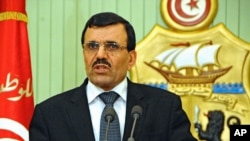 突尼斯待任總理賴瑞里德2月22日在記者會上向媒體發表講話。
