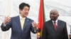 日本首相安倍晋三在莫桑比克首都马普托会晤莫桑比克总统格布扎。（2014年1月12日）