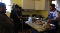 纽约民间机构感恩节派送炸火鸡