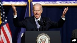 美国副总统拜登在纽约的一个劳工集会上讲话 (2015年9月10日)