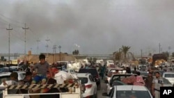 伊拉克城市拉馬迪上空見到的冒煙