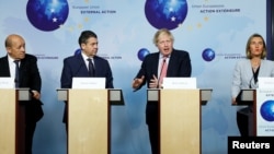 英国外交大臣约翰逊与法国外长、德国外长和欧洲外交政策负责人一起在布鲁塞尔参加记者会(2018年1月11日)