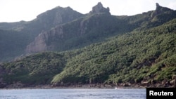 資料照：日本東京市政府測量船拍攝的尖閣列島照片，中國稱作釣魚島。 