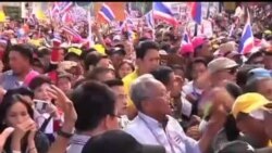 2013-12-22 美國之音視頻新聞: 泰國反對派在英祿官邸外抗議要求下台