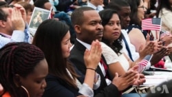 独立日百名移民在华盛顿故居宣誓入籍