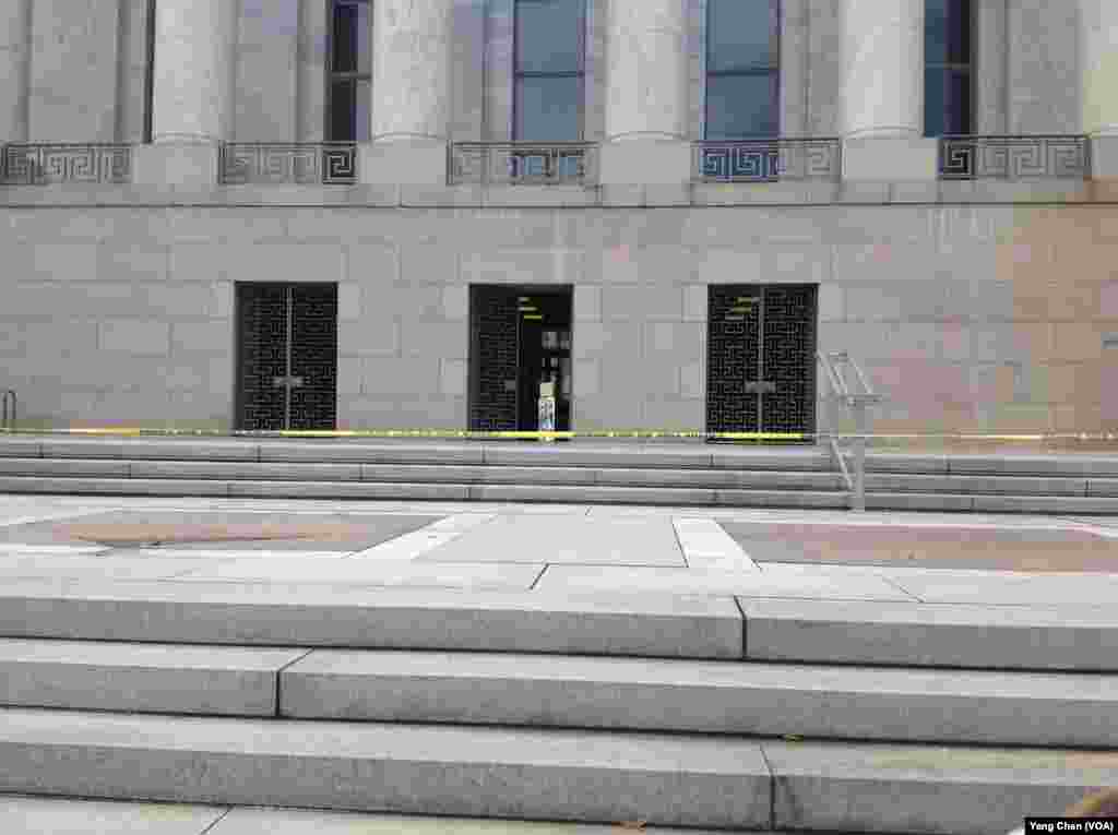国会裁减保安人员一些大楼入口关闭(美国之音杨晨拍摄)