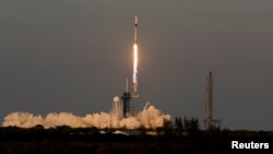 Запуск ракеты Falcon 9 компании SpaceX c экипажем Crew-10 в Космическом центре имени Кеннеди на мысе Канаверал, штат Флорида, 14 марта 2025 года (фото Reuters/Joe Skipper). 