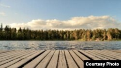 典型的华盛顿州湖滨景色。